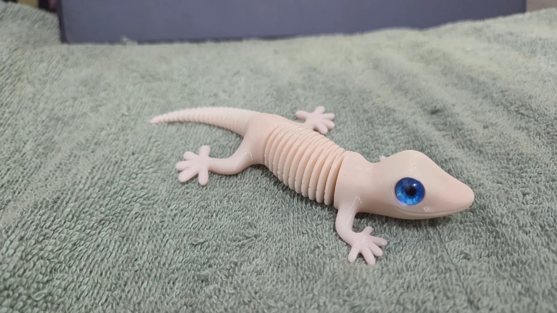 Super Flexi Gecko - Image 6
