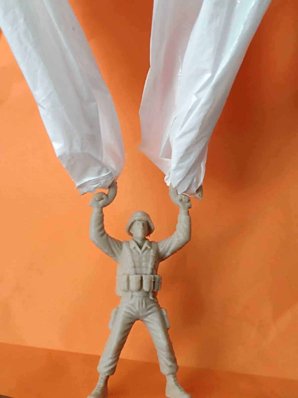 Paratrooper Soldier Toy - Image 6