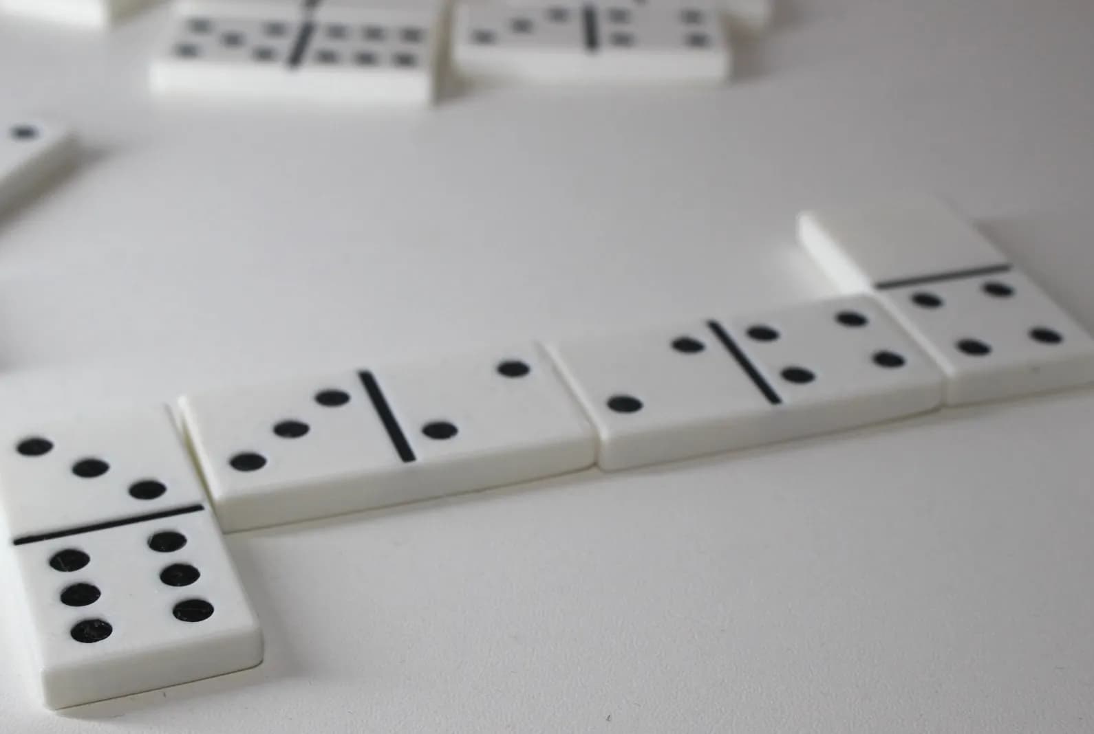 Domino Set with Storage Box - Image 3