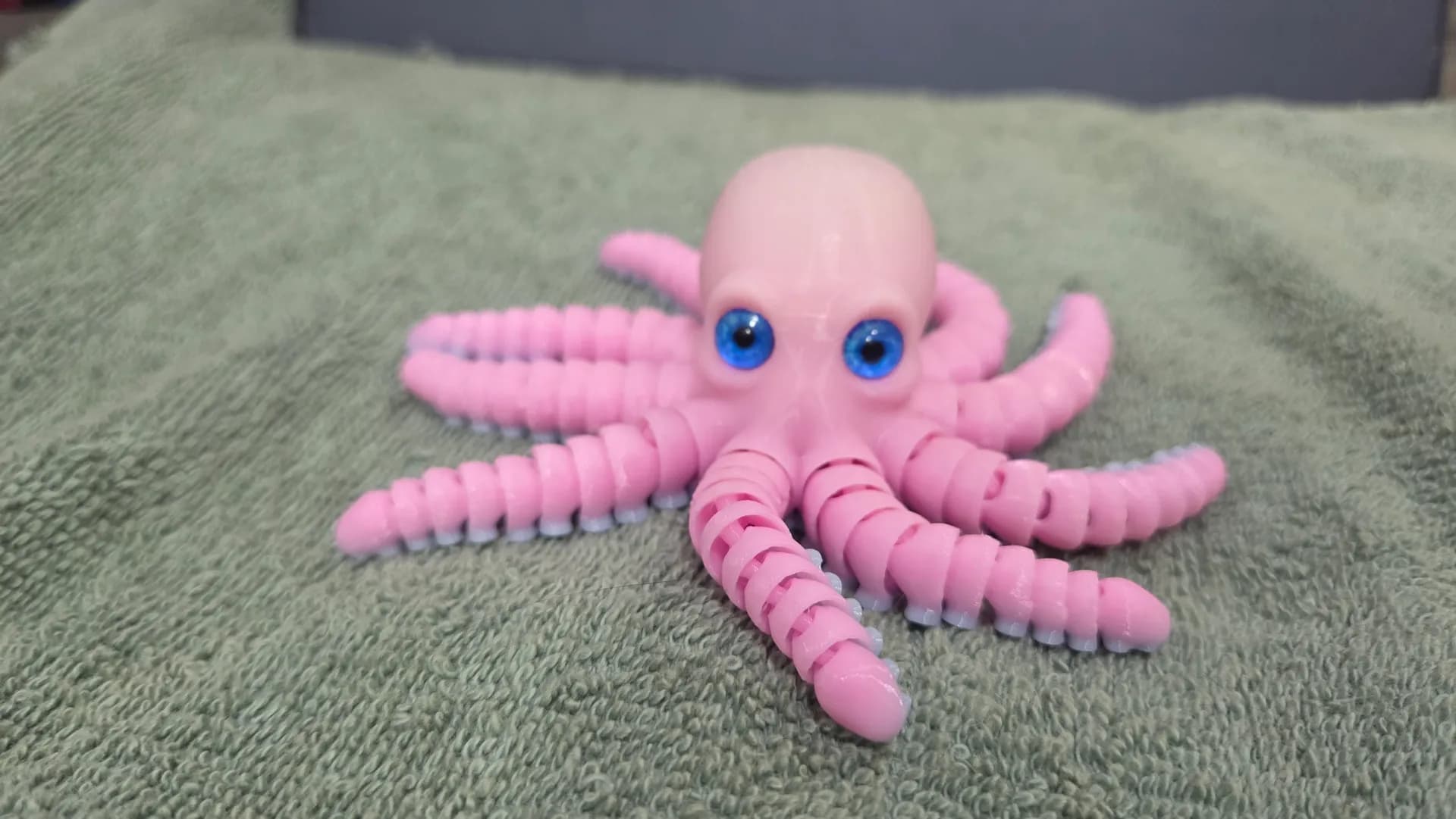 Flexi Octopus for Glass Eyes - Image 10