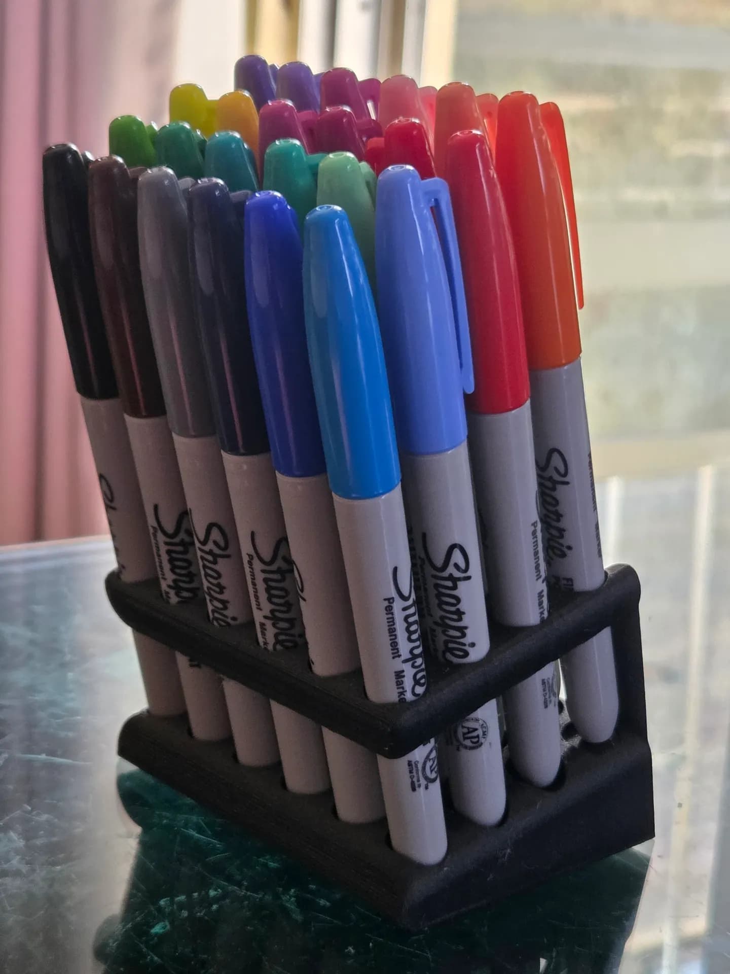 Compact 24-Marker Organizer