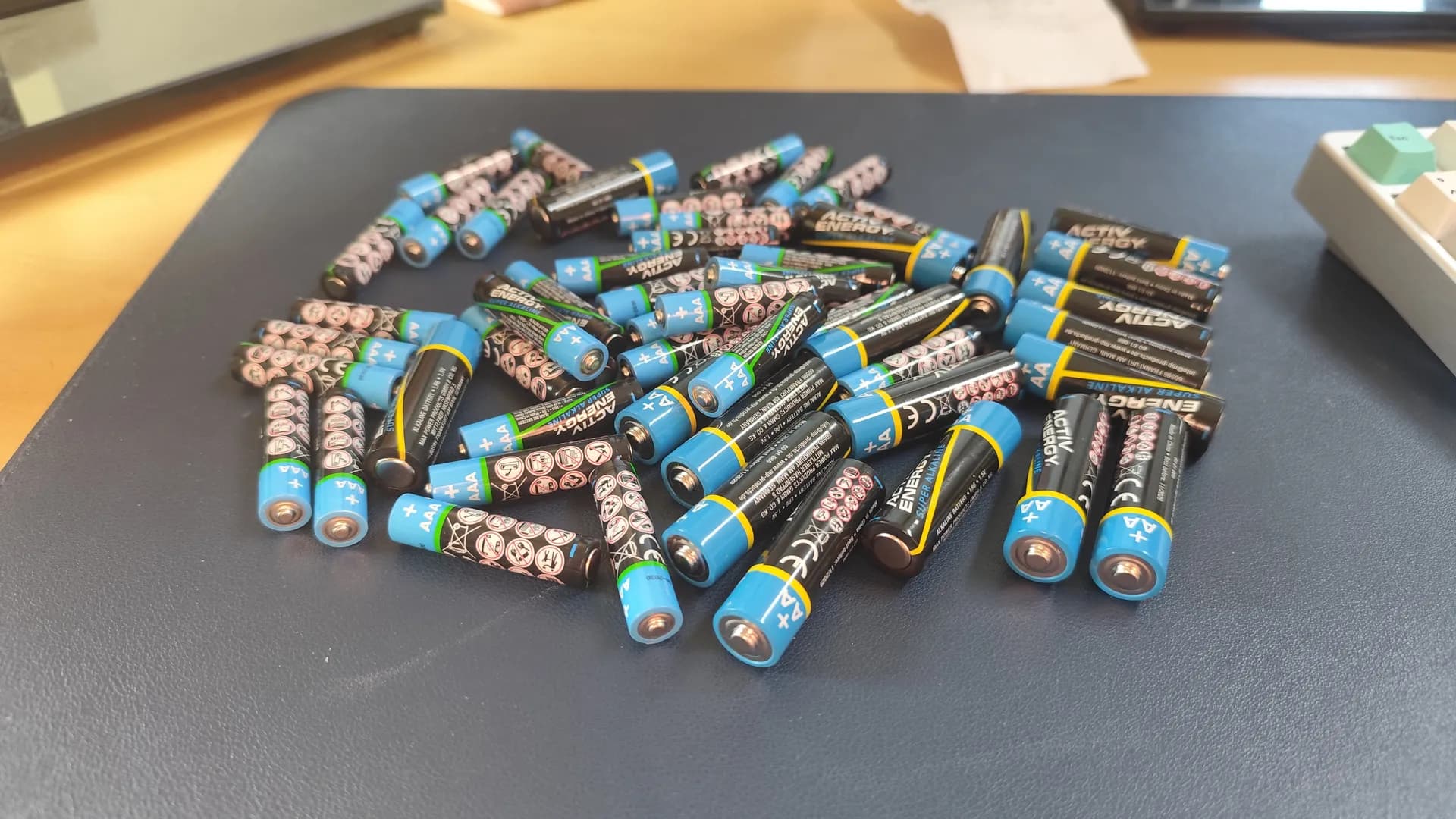 AA and AAA Battery Dispenser - Image 2