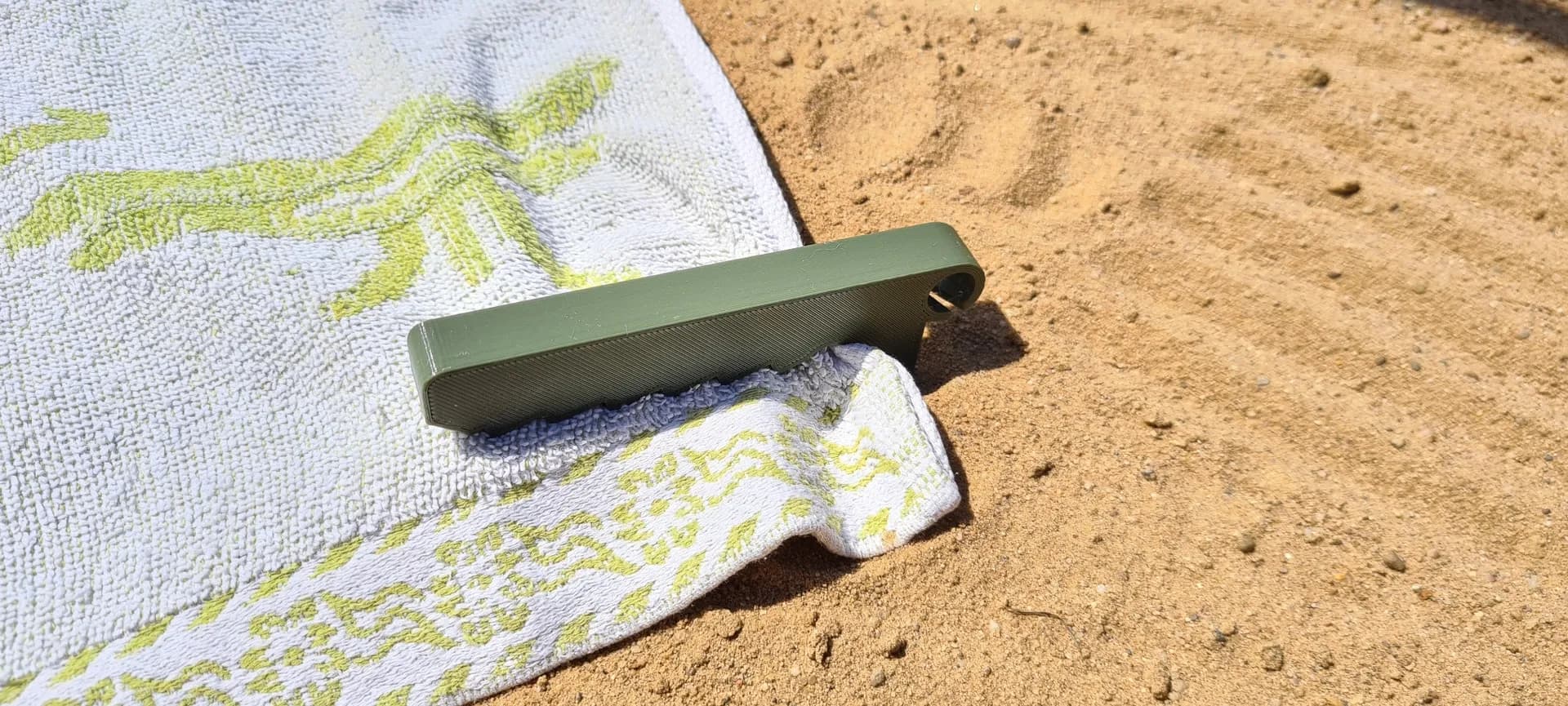 Beach Towel Clip/Peg - Image 3