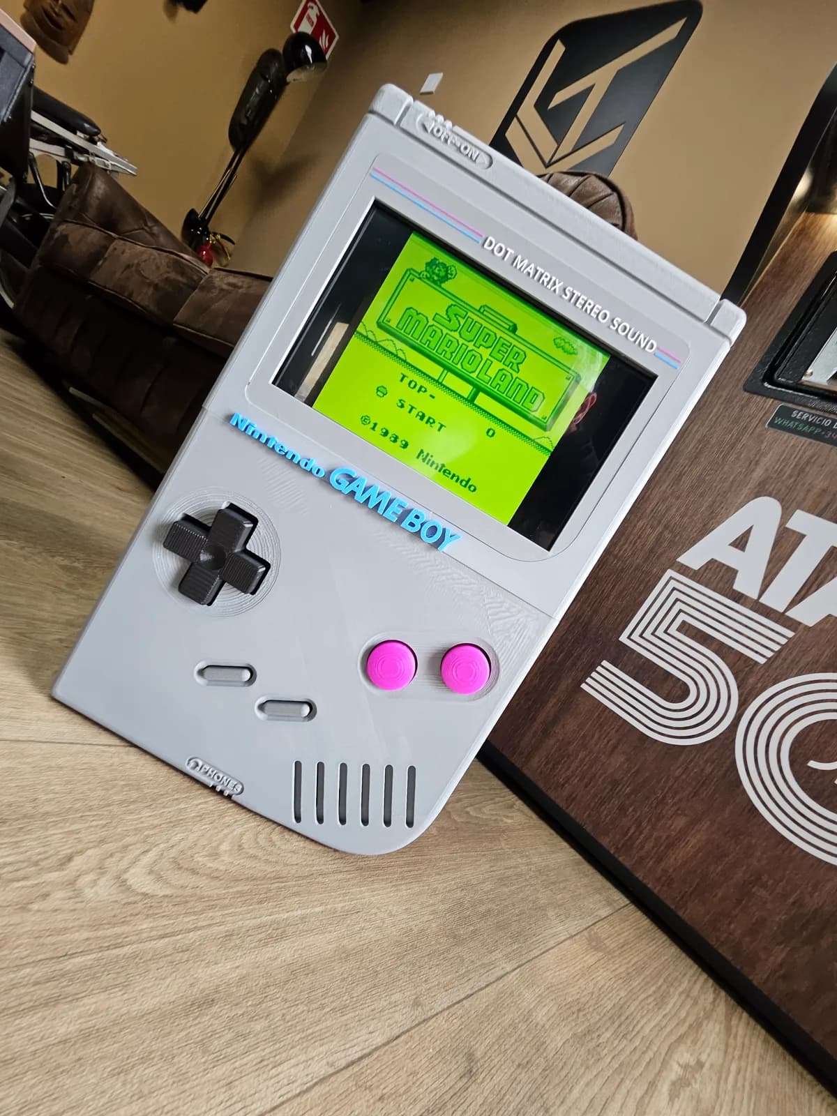 Réplica gigante funcional estilo Game Boy - Image 1