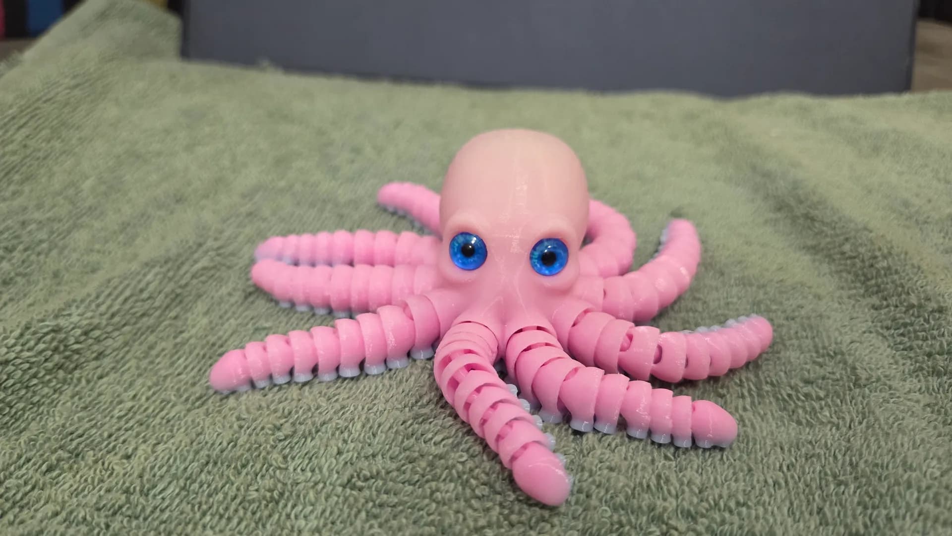 Flexi Octopus for Glass Eyes - Image 9