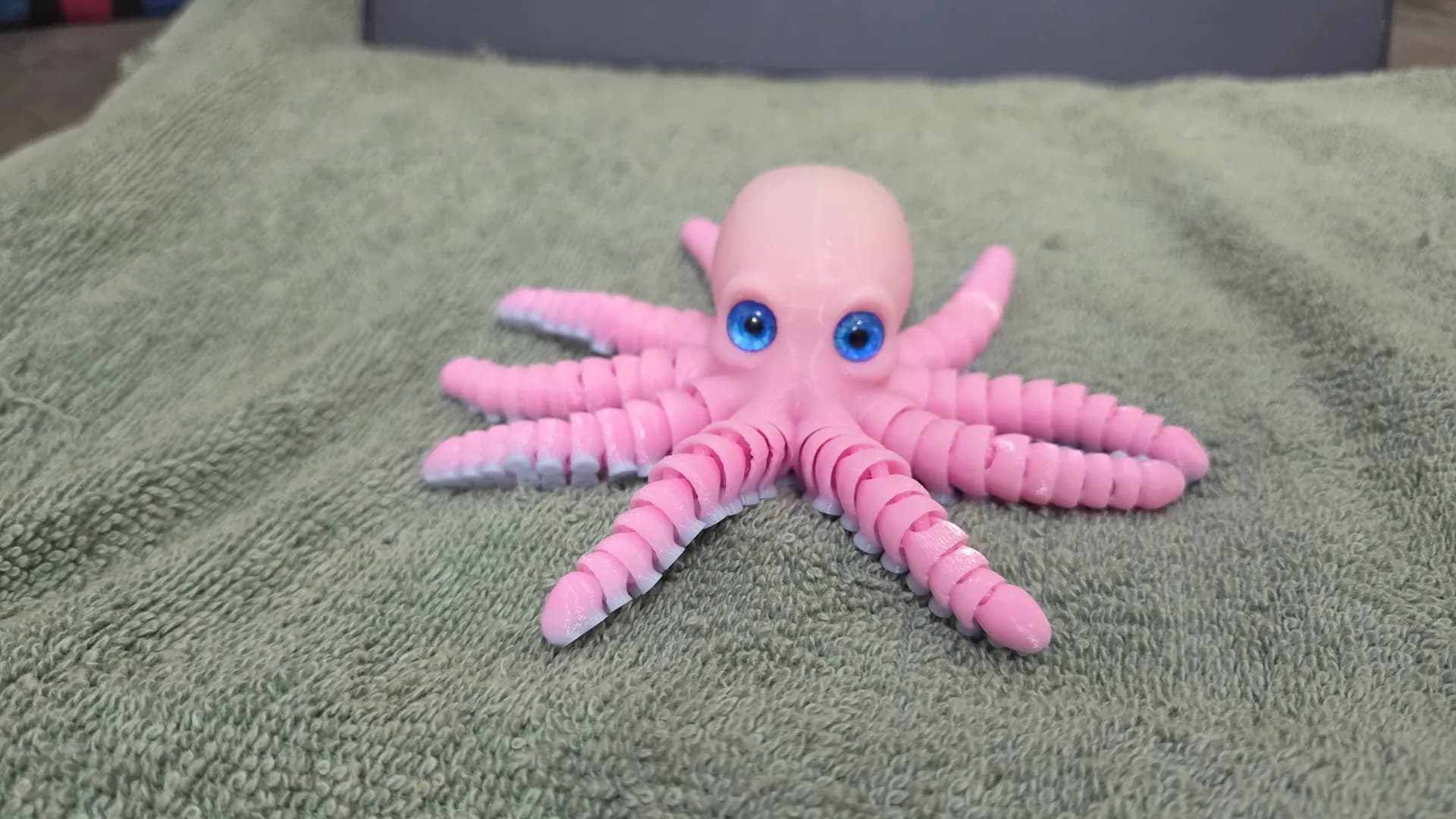 Flexi Octopus for Glass Eyes - Image 11