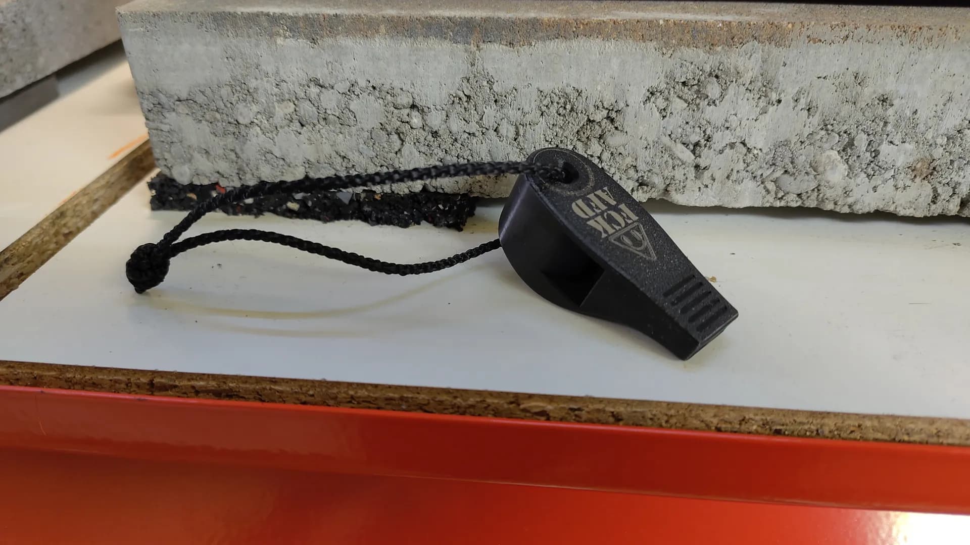 High-Volume Emergency Whistle - Image 4