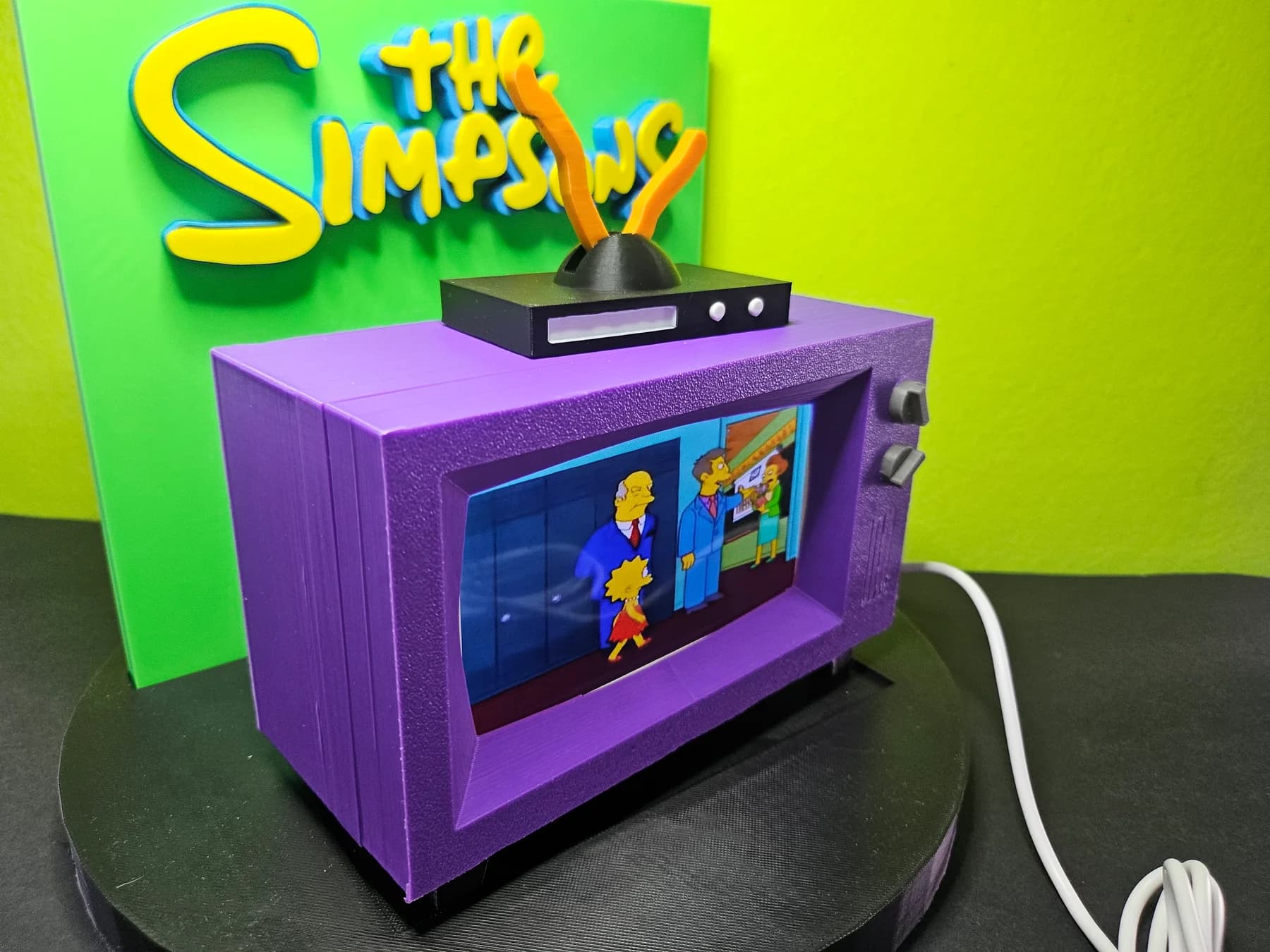 Functional Springfield Retro TV